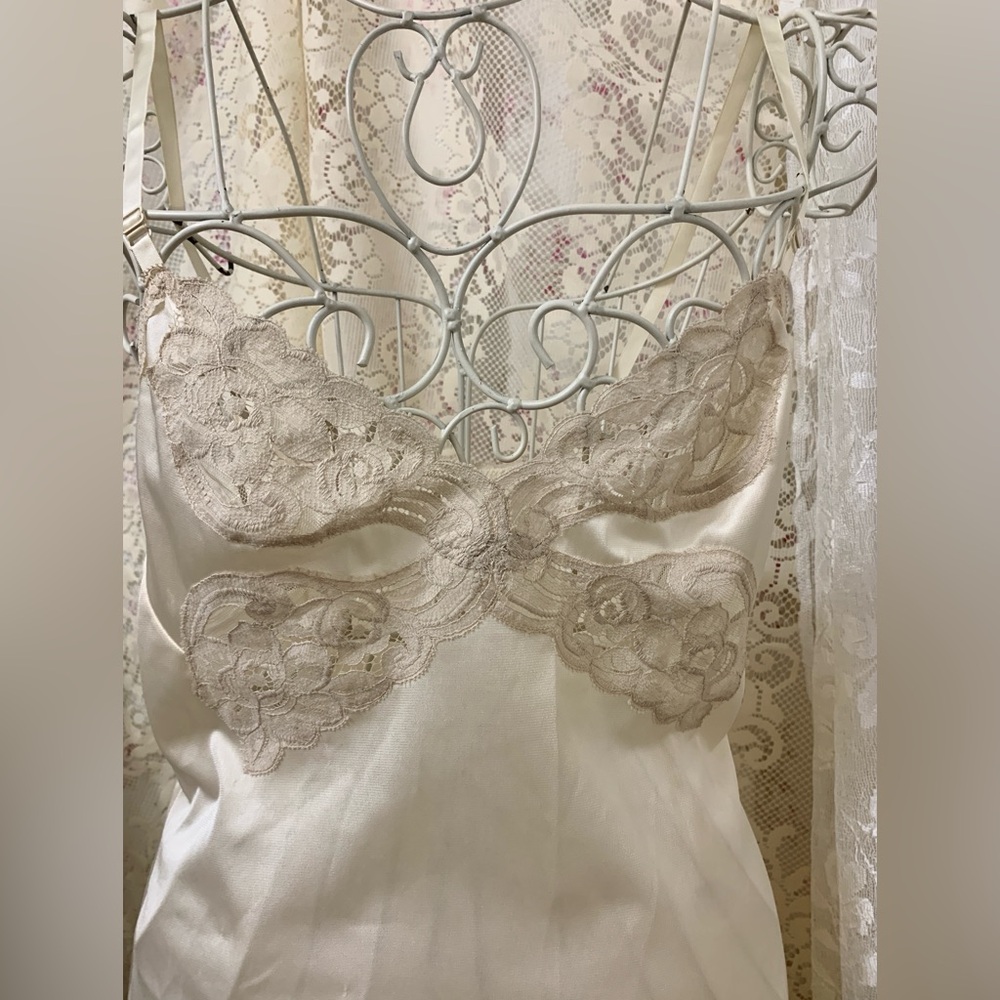 Vintage vanity fear 60s-70s nightgown
